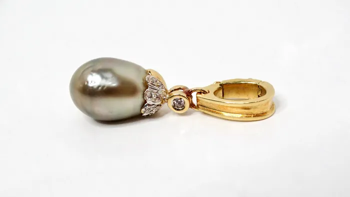 1960s Art Deco Style Tahitian Pearl 18k Solid Yellow Gold Pendant With Diamonds Vintage by Misty Necklaces
