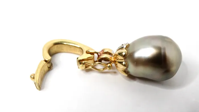 1960s Art Deco Style Tahitian Pearl 18k Solid Yellow Gold Pendant With Diamonds Vintage by Misty Necklaces