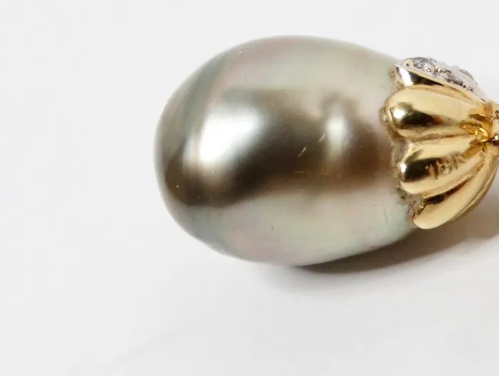 1960s Art Deco Style Tahitian Pearl 18k Solid Yellow Gold Pendant With Diamonds Vintage by Misty Necklaces